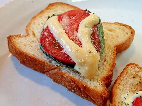 タルタルで　大葉とトマトのチーズデニッシュパン